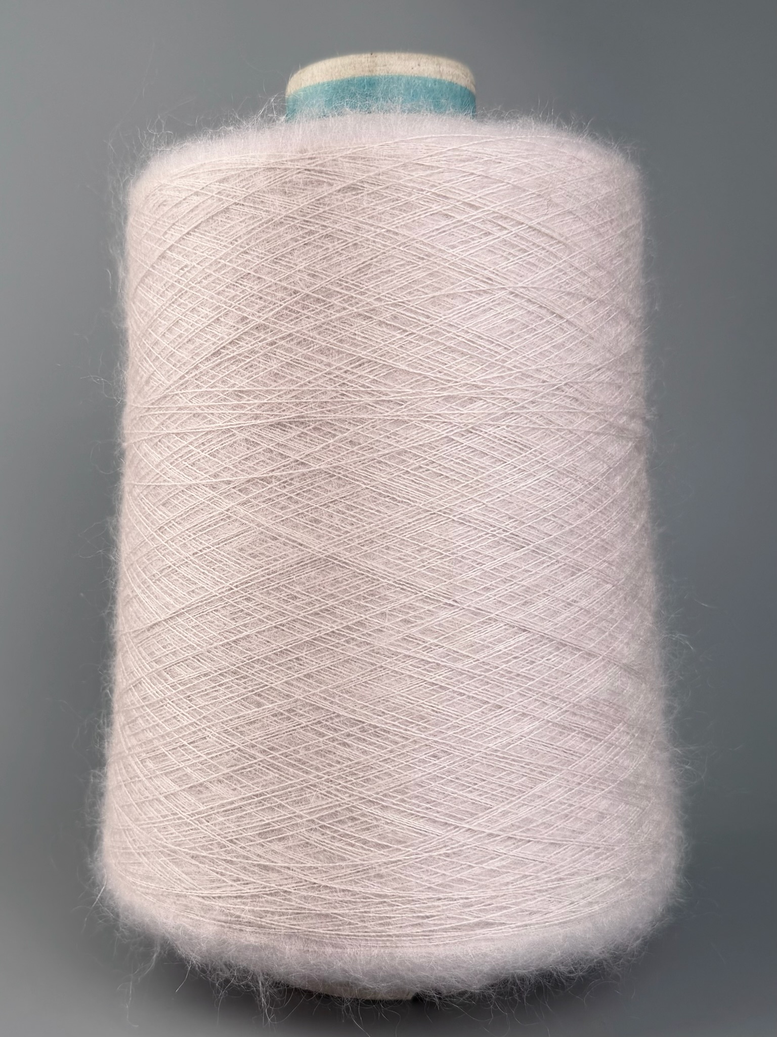 Manifattura Sesia Art. Paris Nm 15.000 – Filato in kid mohair e seta Mulberry col. Grigio perla 1355 foto 2